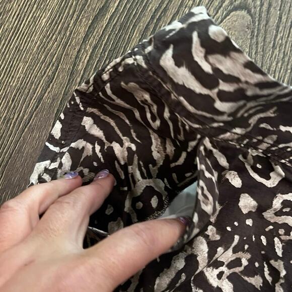 Ann Taylor LOFT Chino Shorts Mid Rise Animal Print Cotton Linen Brown Size 8 - Picture 4 of 7